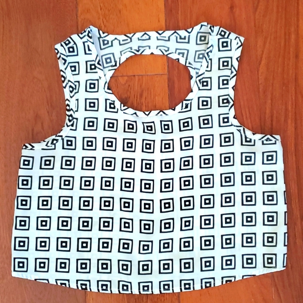 Black and white crop top